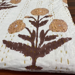 Brown Floral Kantha Quilt – Hand Stitched Cotton Throw Blanket – Vintage Botanical Bedspread – Rustic Indian Quilt Cover – Cozy Boho Bedding