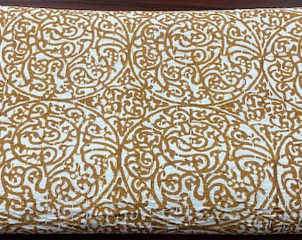 Manta Kantha india con estampado de bloques color mostaza – Colcha de algodón hecha a mano, manta ligera para un dormitorio acogedor de estilo bohemio y decoración del hogar.