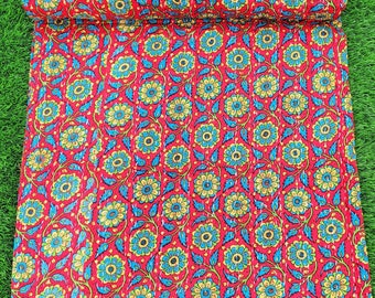 Trapunta Kantha a fiori rossi, stampa a blocchi di cotone, copriletto boho fatto a mano, coperta leggera indiana