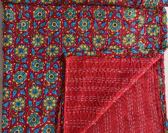 Trapunta Kantha indiana con stampa a blocchi, motivo floreale rosso, realizzata a mano, reversibile, in cotone / Biancheria da letto boho