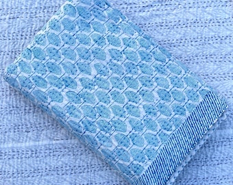 Colcha Kantha com estampa floral azul em blocos | Colcha de algodão feita à mão | Manta boho | Roupa de cama macia e reversível