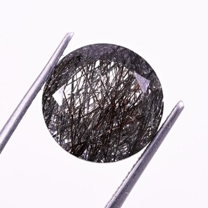Maravillosa calidad de cuarzo rutilado negro natural, forma redonda, piedra preciosa suelta cortada con incrustaciones para hacer joyas, cuarzo curativo, 5,40 cts, 12 x 12 x 7 mm