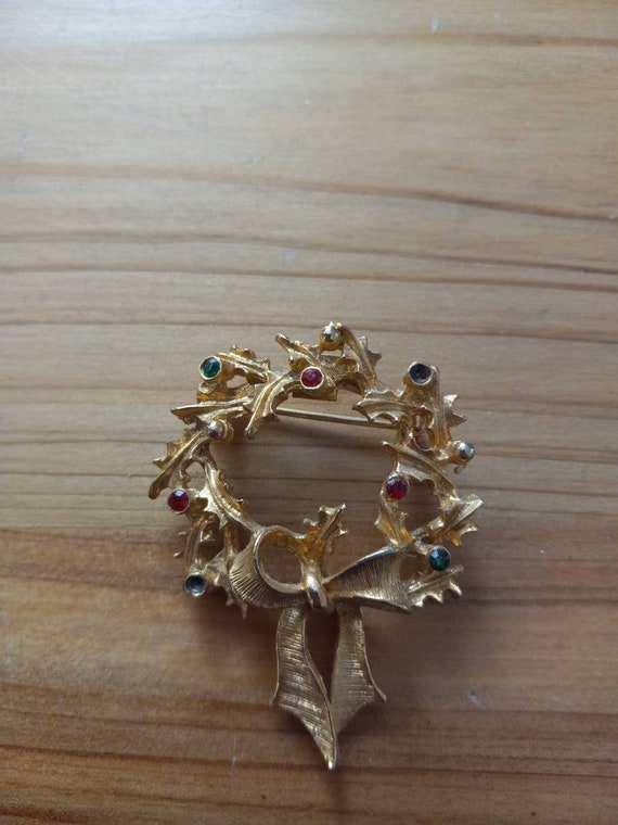 Antique Christmas Wreath Brooch