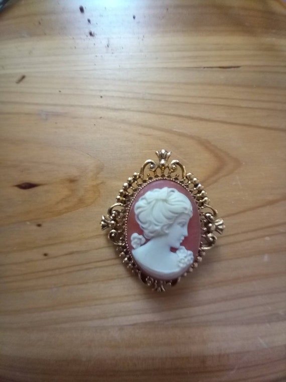 Vintage Avon Cameo Goldtone Locket Brooch