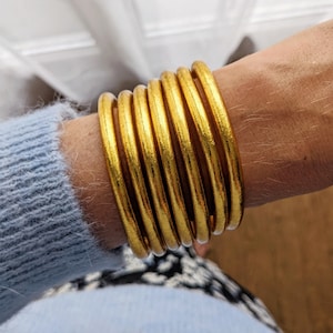 Bracciale rigido buddista – oro (autentico kumlai con mantra e qualità superiore)