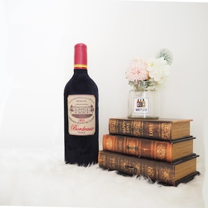Großes Bordeaux Kissen von WinePlush