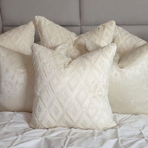 Luxury Deluxe Cream Cushion Set