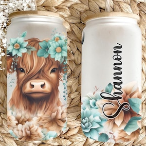 Bicchiere a forma di mucca scozzese con motivo floreale verde acqua – Tazza da caffè ghiacciato satinato da 16 once – Grazioso bicchiere a forma di mucca scozzese – Regalo personalizzato a forma di mucca scozzese per lei – Bicchiere con beccuccio