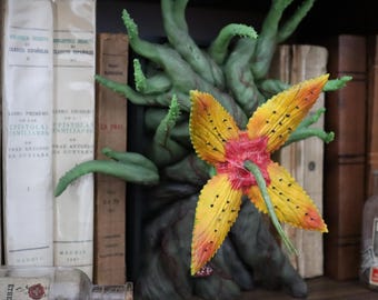 Book Nook - Plante Carnivore invasive fantastique | Décoration bibliothèque à insérer entre livres | Art végétal fantasy fait main
