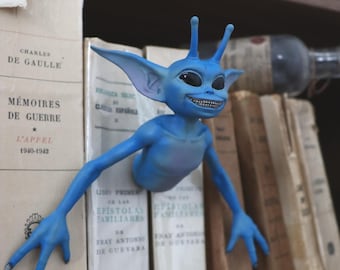 Lutin de Cornouaille- Créature farceuse pour bibliothèque à insérer entre les livres- Univers Fantaisie