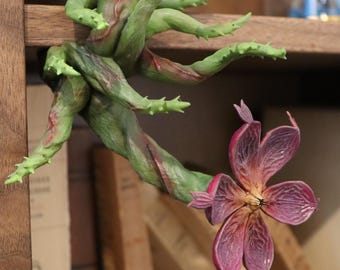 Fleur vénéneuse invasive fantastique - Décoration de bibliothèque unique | Plante carnivore pour étagère BILLY | Art végétal fait main