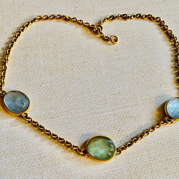 Collier Jacques Esterel vintage. Collier en chaîne dorée et 3 cabochons en patte de verre. Cadeau pour elle