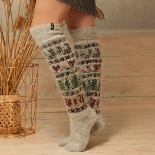 Natürliche Ziegenwolle Kniestrümpfe, gestrickte warme Stiefelsocken, flauschige bequeme Wollsocken, graue Wollsocken mit Waldtieren, Geschenk für Tochter