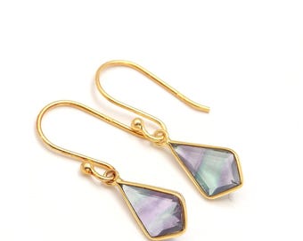 Handgemaakte oorbellen van 14 karaats goud met regenboogfluoriet in de vorm van een vlieger, vintage sieraden
