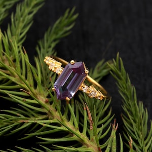 Purple Alexandrite 14K Gold Ring: Elongated Hexagon, Vintage Style