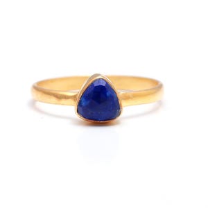 Natürlicher Lapislazuli Trillion Form Ring, 14K Gold Vintage Schmuck, handgemachter Schmuck, Heilkristall, zierlicher Ring, Geburtstagsgeschenk für Liebhaber