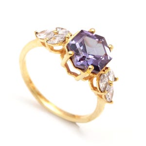 14K Gold Alexandrite Hexagon Ring: Dainty Vintage Jewelry