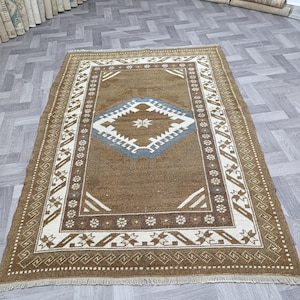 Handmade Wool Turkish Rug 4x6: Vintage Uşak Rustic Entrance Rug