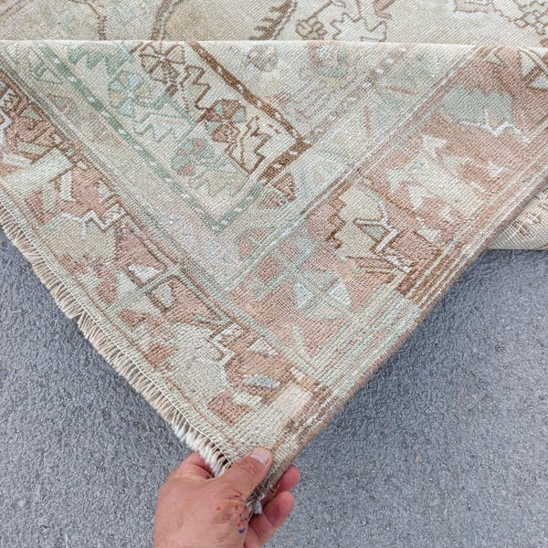 4 x 8 vintage Turkse wollen vloerkleed, beigeroze accent