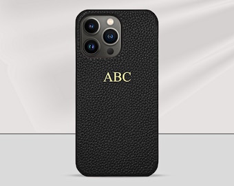 Funda de teléfono de piel de guijarro negro personalizada, iPhone 15, iPhone 15+, iPhone 15 Pro, iPhone 15 Pro Max con nombre o iniciales personalizadas.