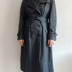 Vintage Burberrys Prorsum Women&#39;s Black Long Trench Coat Nova Check Lining 1980s-1990s Double-Breasted Belted Classic Retro Old Jacket
