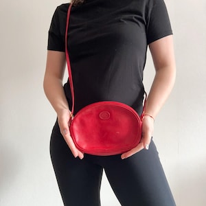 Vintage Gucci GG Women&#39;s 100% Leather Crossbody Bag Red Shoulder Pochette 007 86 0094 Old Authentic 1980s-1990s Vtg Gift