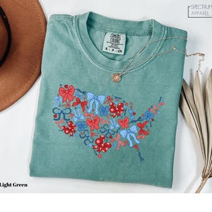 T-shirt carte American Coquette Comfort Colors®, T-shirt carte patriotique des États-Unis avec nœuds, T-shirt de la célébration du 4 juillet, T-shirt festif des États-Unis