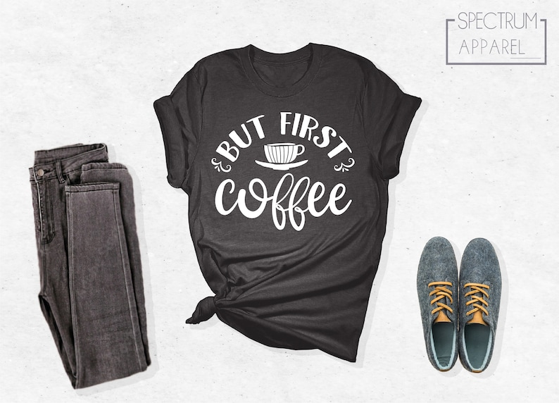 Camiseta "Pero primero, café", Camiseta "Primero el café", Camiseta de café, Camiseta de café para mujer, Camiseta para amantes del café, Regalo para amantes del café, Regalo para ella imagen 1