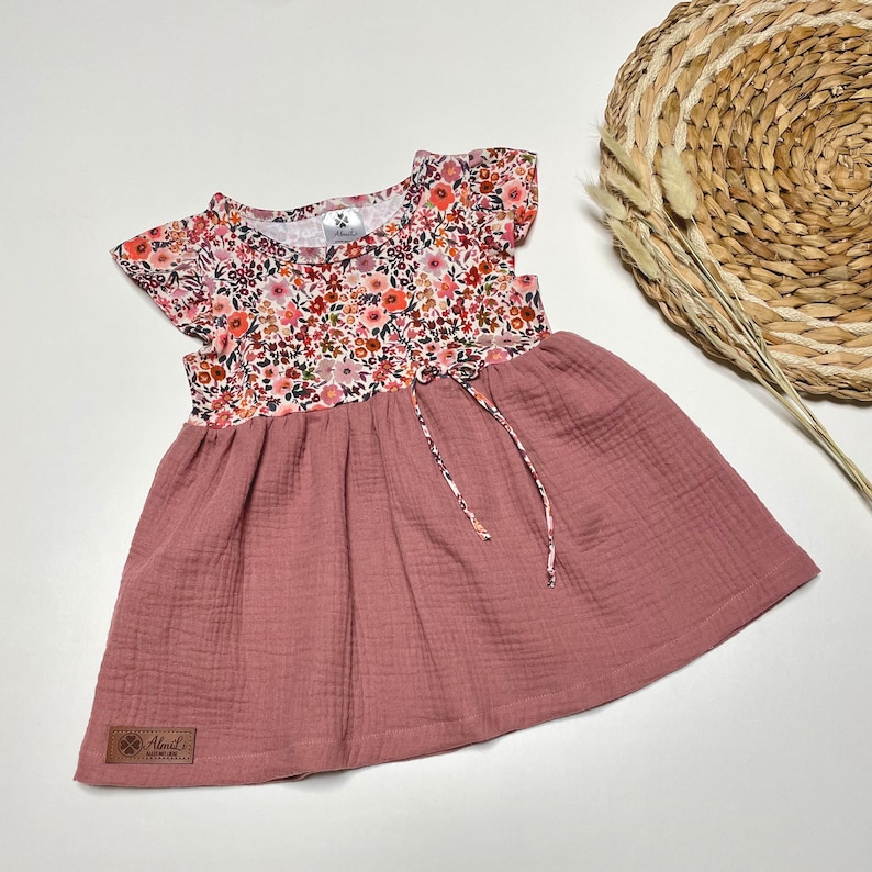 Musselin-Jersey-Kleidchen Streublümchen, Sommerkleid, Festtagskleid Gr.56-128 mit Flügelärmeln, Hochzeit, Einschulung, Taufe, rosa/lila/ Bild 1