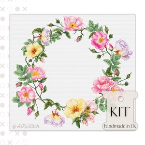 Pdf-kaart voorjaarskrans kruissteekpakket, delicate pioenroos bloemenkaart, zomerring wilde bloemen, borduurpatroon van bloemenluscirkel