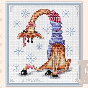 Giraffe Kreuzstichpackung / Niedliches Weihnachts-Stickmuster einer Giraffe im Schal, Winter Festliche Tier Design Chart für Handarbeiten Xstitch