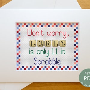 Scrabble Letters Cross Stitch Chart / 40th Birthday Anniversary Card PDF Wzór haftu Alfabet, Zabawny nowoczesny design, DIY Gift Friends