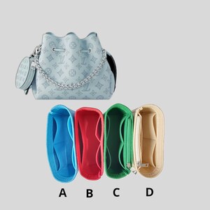 Könnte beinhalten: Vier Filztaschenorganizer in verschiedenen Farben: Blau, Rot, Grün und Beige. Die Organizer haben mehrere Fächer und Taschen, um das Innere einer Handtasche zu organisieren.