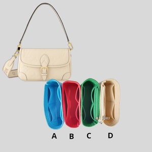 Può includere: Quattro organizzatori per borsa in feltro di diversi colori: azzurro, rosso, verde e beige. Gli organizzatori sono progettati per adattarsi all'interno di una borsa a mano e hanno più scomparti per organizzare gli oggetti.