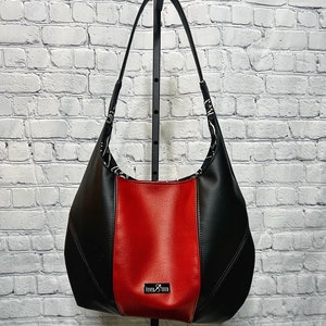 Bolso de hombro espacioso de piel sintética con bloques de color hecho a mano