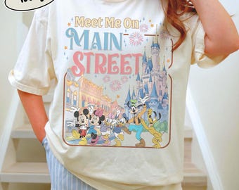 Camiseta "Encuéntrame en Main Street", colores cómodos, Magic Kingdom, parque temático Main Street, viaje familiar a Disney 2026