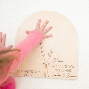Handprint Art Flower with Kids Names DIY Hand Print Mother's Day Sign Custom Art for Grandma Personalized Mom Gift Kid Handprint Grandkids