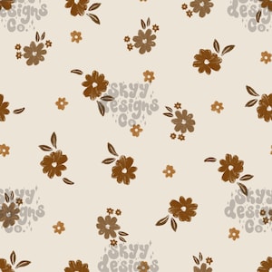 Può includere: Un motivo continuo con fiori e foglie disegnati a mano in marrone su uno sfondo beige chiaro. Il design ripetitivo include il testo Skyy Designs Co. in un carattere ondulato grigio chiaro, intervallato tra gli elementi floreali.