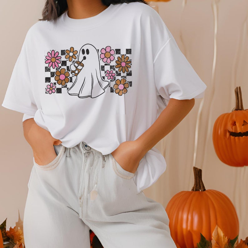 Retro iskaffe-spöke PNG, preppy Halloween-t-shirtdesign digital nedladdning bild 2