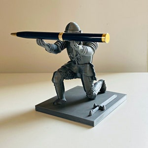 Knight-Pen Holder