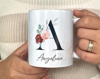 Personalisierte Tasse mit Namen und großem Initial | Wunschtasse | Geschenkidee | Tasse mit Blumenmuster