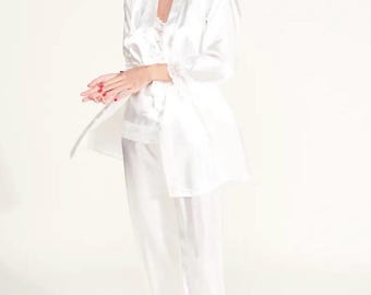 Ensemble kimono avec pantalon plus bustier en dentelle et ourlet