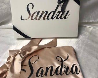 Peignoir en Satin Personnalisé – Élégance & Confort sur Mesure