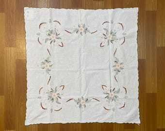 2.7x2.8 ft Ivory Linen Tablecloth with Crochet Lace - European Arts and Crafts - Vintage Cotton Table Cloth - Farmhouse Dining Table Decor