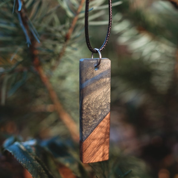 Collier en résine de noyer