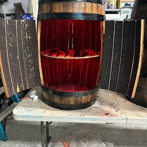 Handgemaakte whiskyvatenkast met custom led-interieur