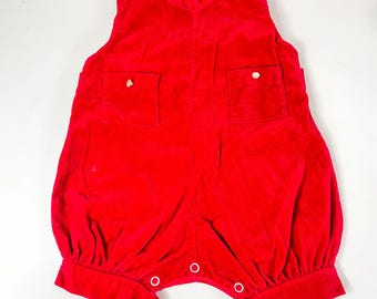 Pelele de bebé vintage de terciopelo rojo hecho a mano con bolsillos y cierre de botones