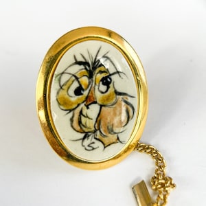 Vintage Gold Tone OvalOwl Neck Tie Tack Lapel Pin Handpainted