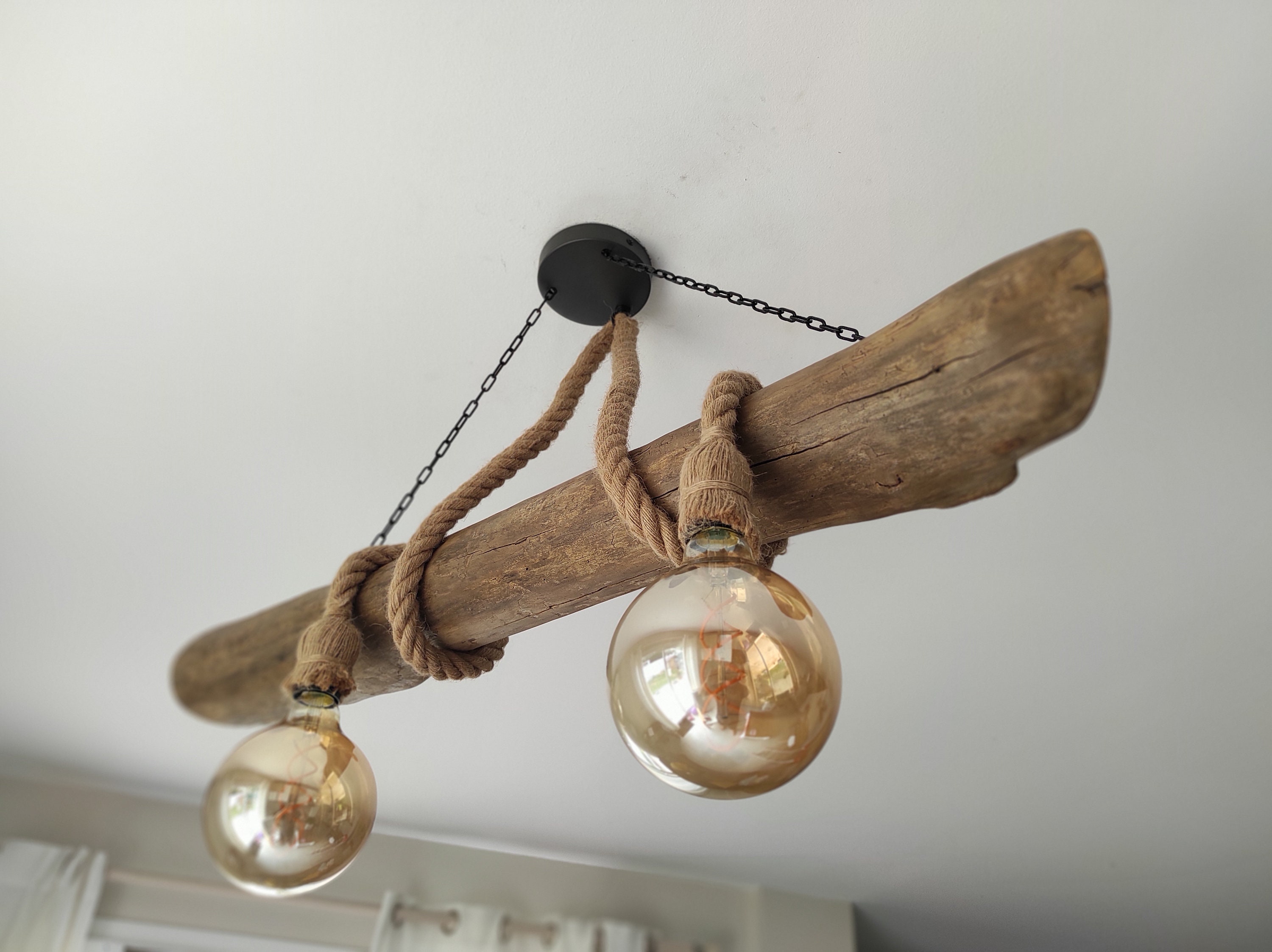 Lustre Artisanal Style Scandinave en Bois Flotté Ambiance Chaleureuse Chaines Noires Corde Chanvre F