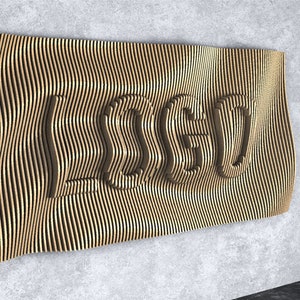 Puede incluir: Una pieza de arte de pared de madera con la palabra "LOGO" tallada en ella. La madera está dispuesta en un patrón ondulado, creando un efecto 3D.
